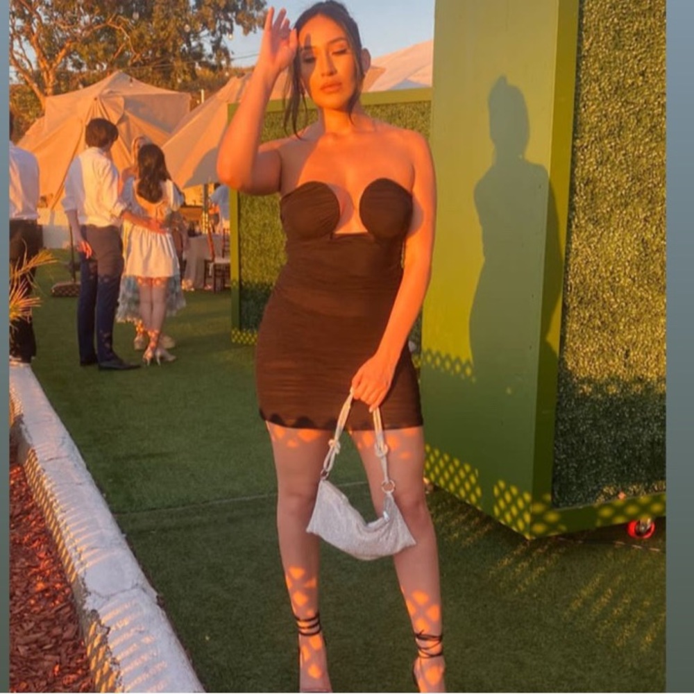 BLACK STRAPLESS DRESS